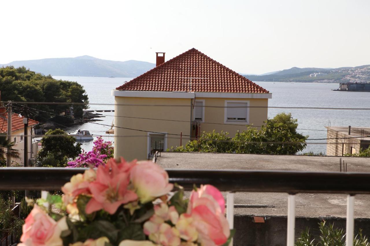 Apartments By The Sea Trogir - 15011 Eksteriør billede